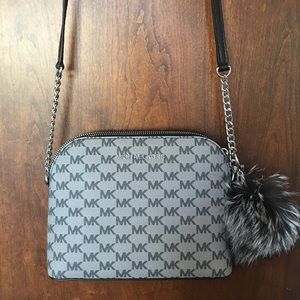 Michael Kors Cindy Large Dome Crossbody Blk/Blk